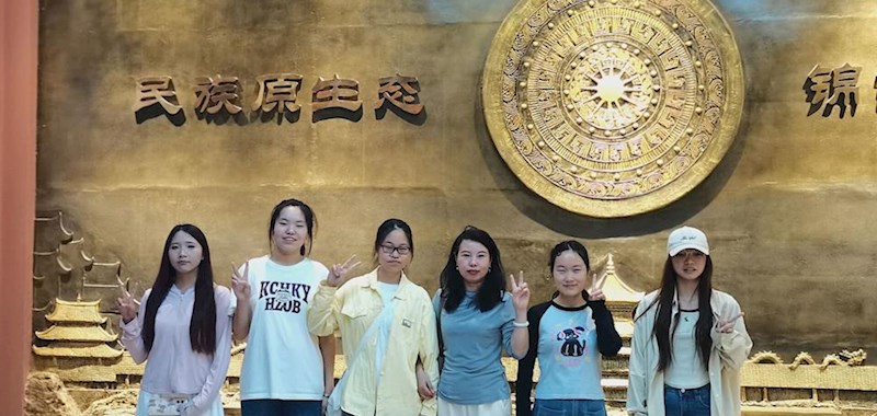    马列部教师组织学生参观黔东南州民族博物馆